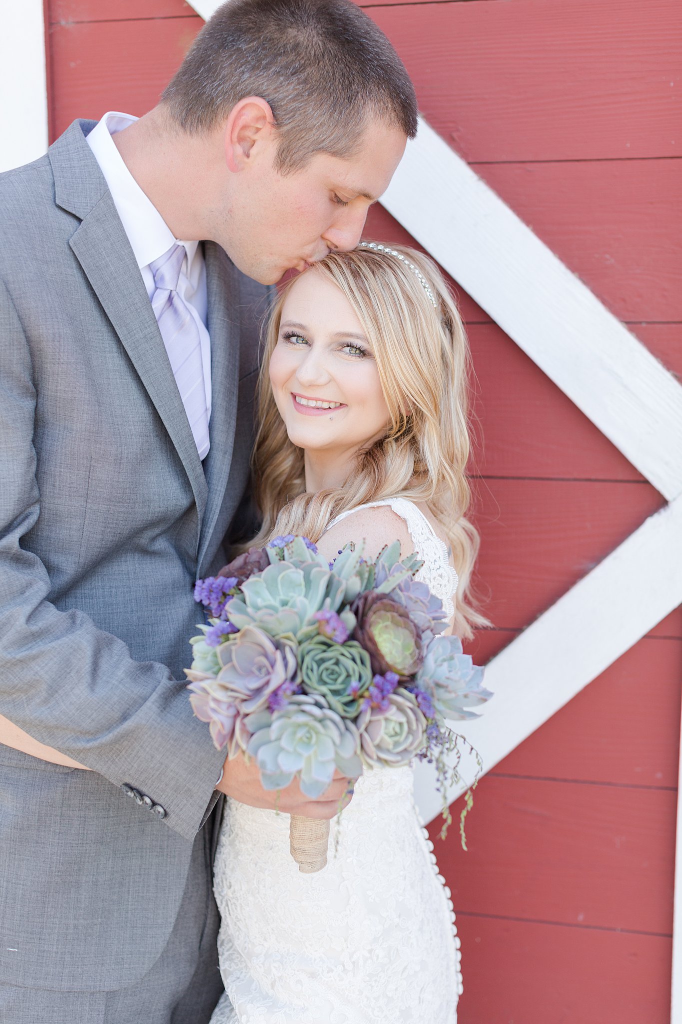 Couple kissing at Red Barn Studios| Oregon Photographer | Kelby Maria Photography