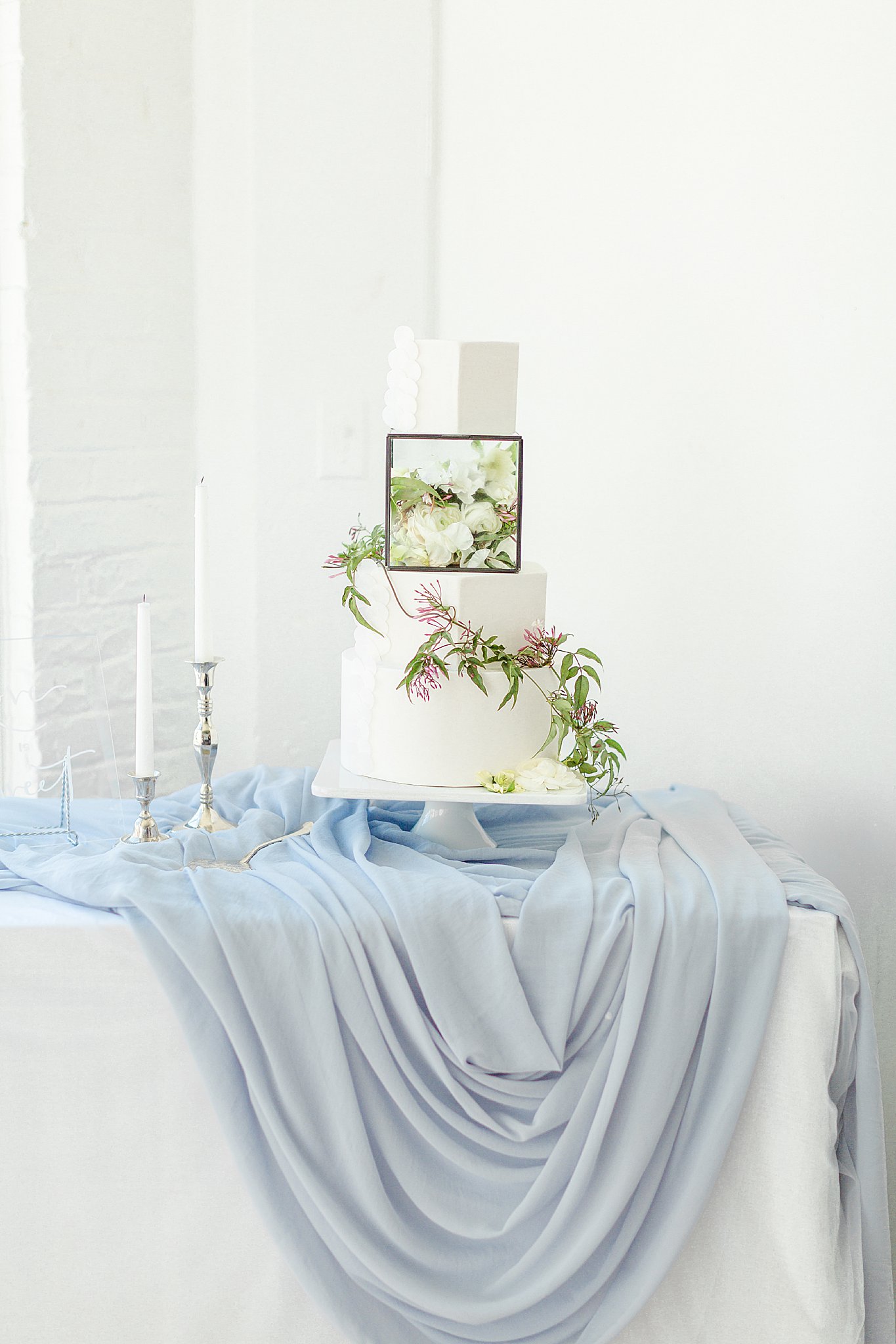 Beautiful Modern Fine Wedding Cake Art Cake 